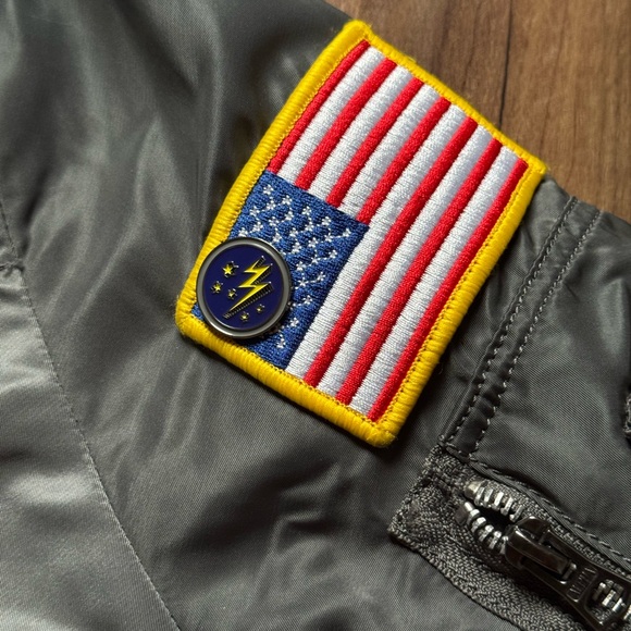Alpha industries Grey silver NASA bomber jacket size Small - Picture 3 of 6
